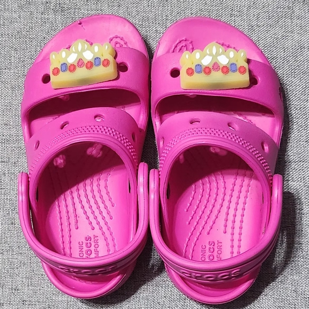 Toddler crocs size 9- gently used